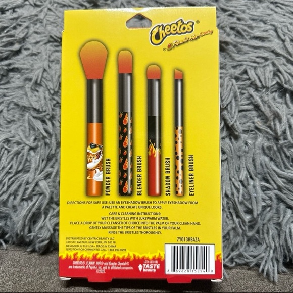 🔥🔥 Cheetos Flamin’ Hot Crunchy Cosmetic Brush Set🔥🔥 - Picture 2 of 3